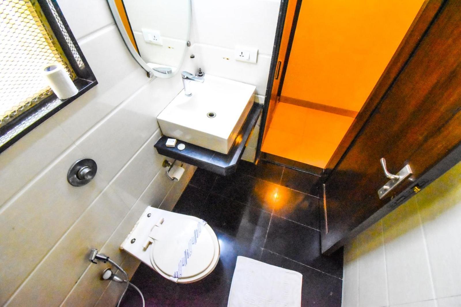Kings International Juhu Hotel Bombay Eksteriør billede