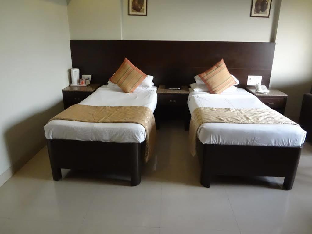 Kings International Juhu Hotel Bombay Eksteriør billede